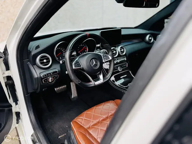 Mercedes-Benz C-Klasse AMG 63 S Edition 1 2015 Benzine 23