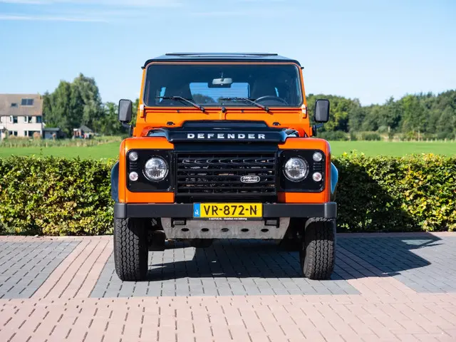 Land Rover Defender 2.2 D SW 90" XTech 2015 Diesel 22