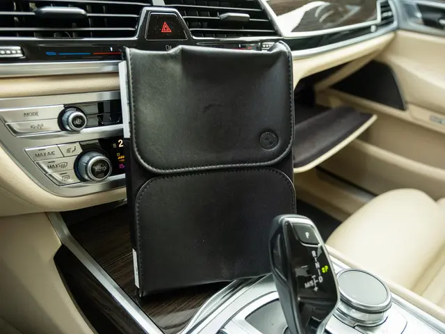 BMW 7 Serie 740i High Executive 2017 Benzine 67