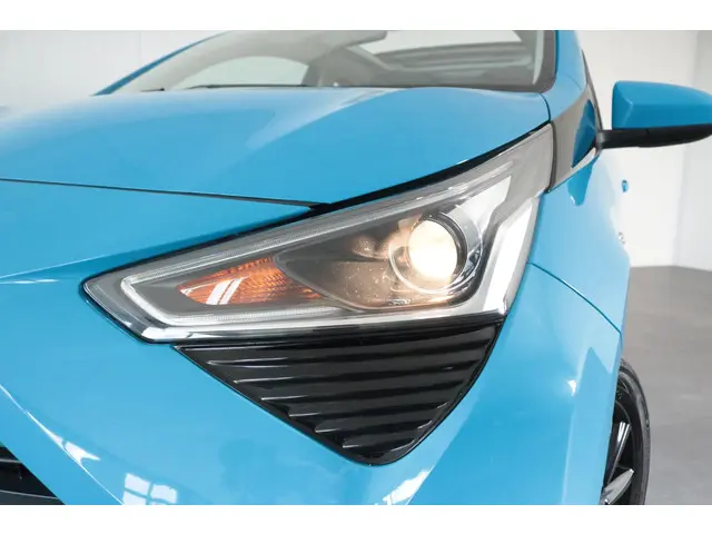 Toyota Aygo 1.0 VVT-i x-play Cabrio, 2019 Benzine 20