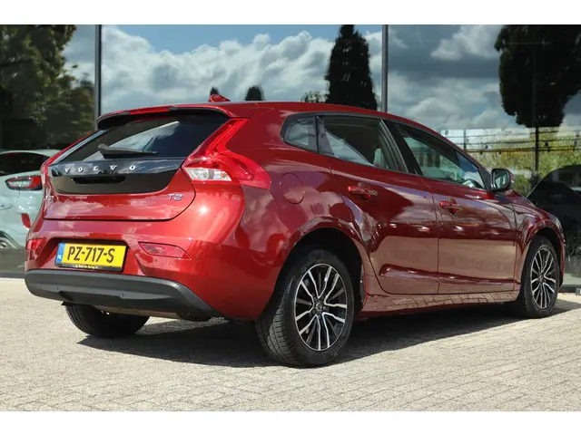 Volvo V40 1.5 T2 NORDIC+ 2017 Benzine 2