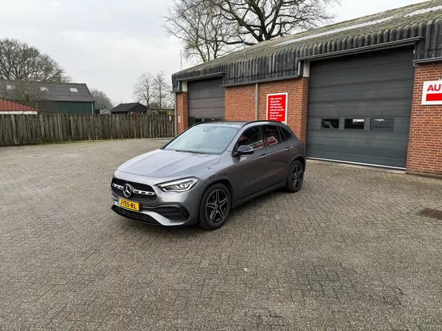 Mercedes-Benz GLA 200 Business Solution AMG 2020 Benzine 2