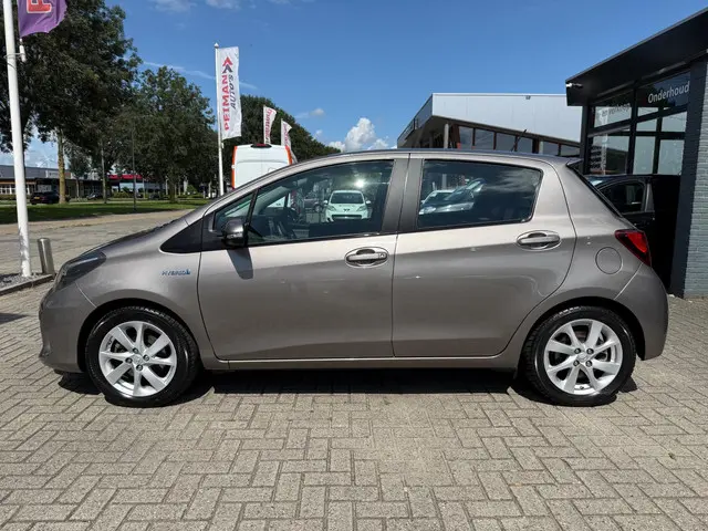Toyota Yaris 1.5 Hybrid Dynamic 2015 Hybride Benzine 5