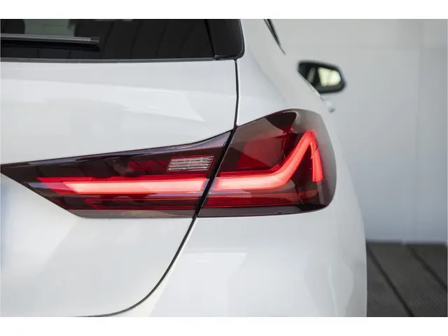 BMW 1 Serie 5-deurs 118i 2024 Benzine 61