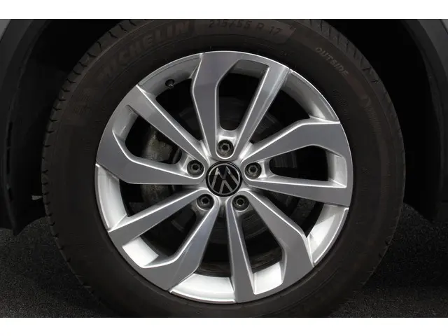 Volkswagen T-Roc 1.5 TSI 150pk DSG Style 2023 Benzine 3