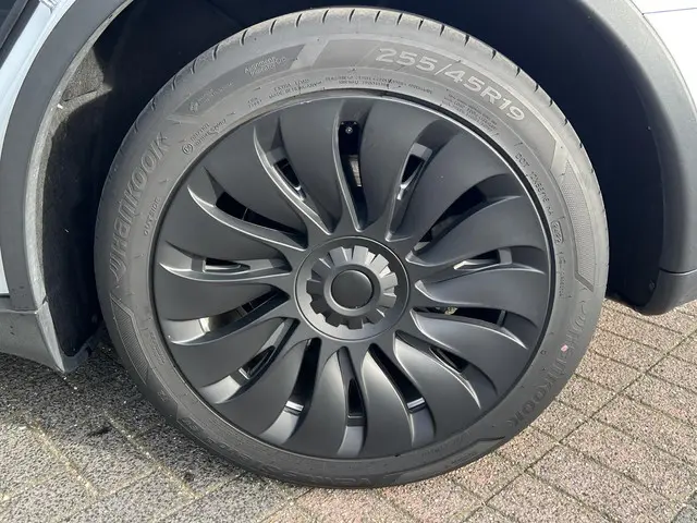 Tesla Model Y Long Range AWD 75 kWh 2022 Elektrisch 11