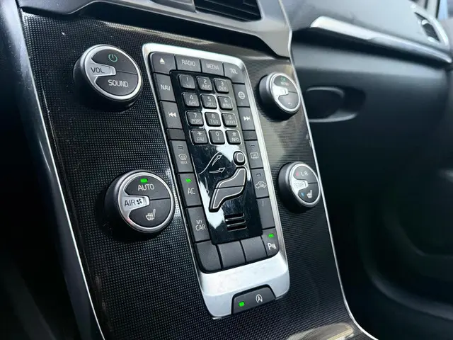 Volvo V40 2.0 T3 Nordic+ 114.000km dealer oh 2016 Benzine 19