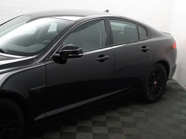 Jaguar XF 2.0 Portfolio Aut- 2014 Benzine 25