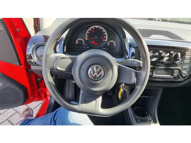 Volkswagen up! 1.0 move up! 2013 Benzine 19