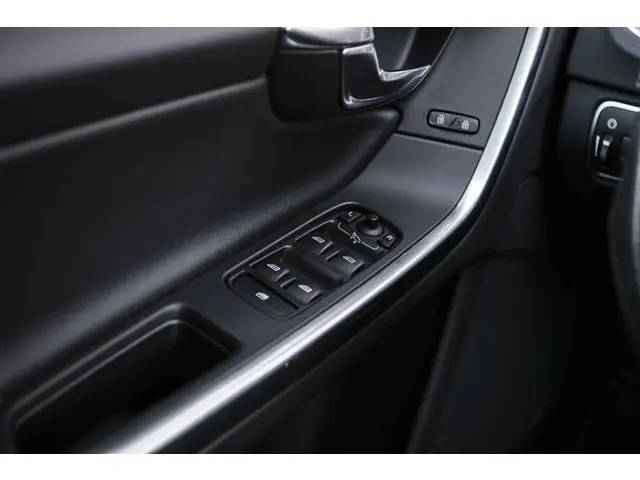 Volvo V60 1.5 T3 R-Design 2017 Benzine 23