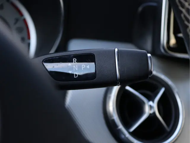 Mercedes-Benz CLA 200 Prestige 2013 Benzine 30