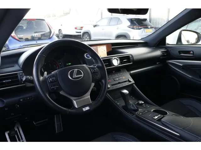 Lexus RC 300h F SPORT Line 2018 Hybride Benzine 13