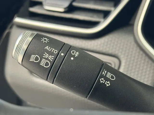 Renault Clio 1.0 TCe Intens 2021 Benzine 16