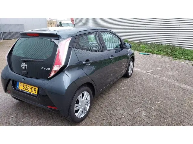 Toyota Aygo 1.0 VVT-i x 2014 Benzine 6