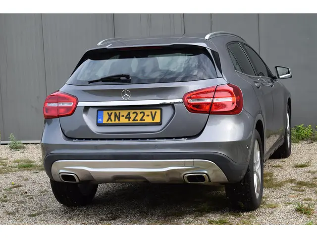 Mercedes-Benz GLA 180 Prestige 2015 Benzine 19