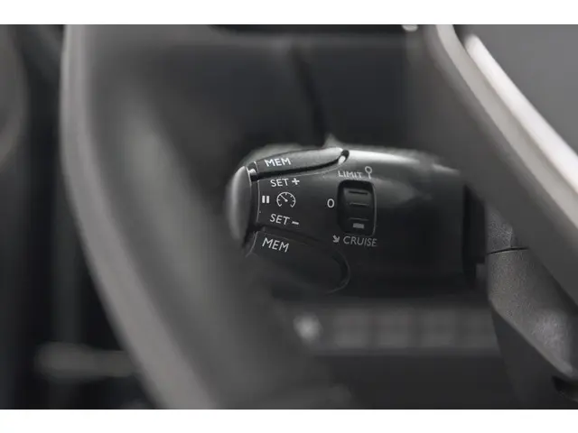 Peugeot 208 PureTech 100 Allure Pack 2023 Benzine 34