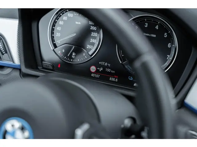 BMW X1 xDrive25e High Executive 2022 Hybride Benzine 28