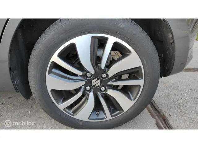Suzuki Swift 1.0 Stijl 2017 Benzine 24