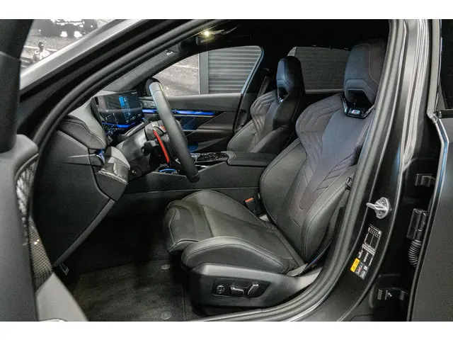 BMW M5 5-serie 2025 Hybride Benzine 3