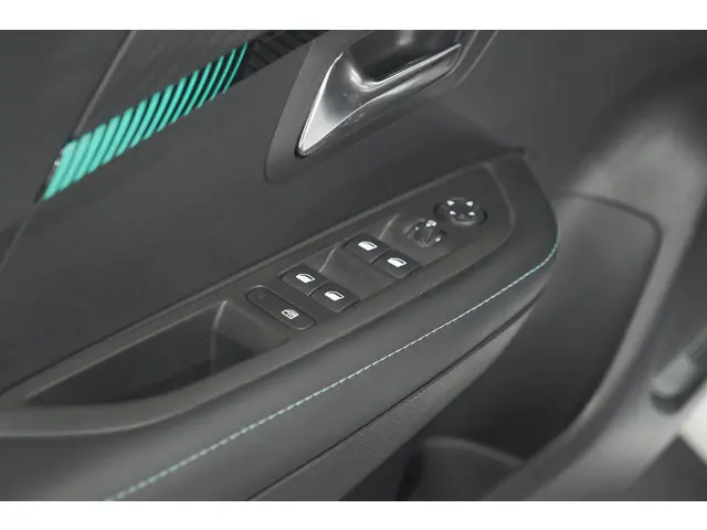 Peugeot 208 PureTech 100 Allure 2024 Benzine 24