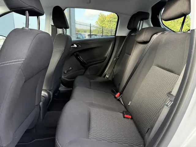 Peugeot 208 1.2 PureTech Style 2015 Benzine 11