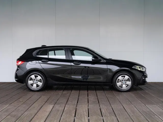 BMW 1 Serie 118i 2022 Benzine 4