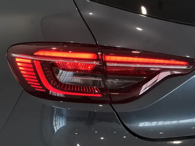 Renault Clio 1.3 TCe 130 EDC R.S. Line 2021 Benzine 51