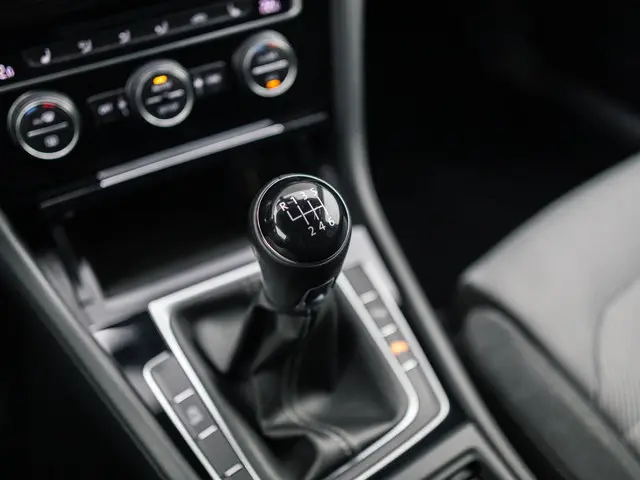 Volkswagen Golf 1.4 TSI Highline 2xR-line 2014 Benzine 36