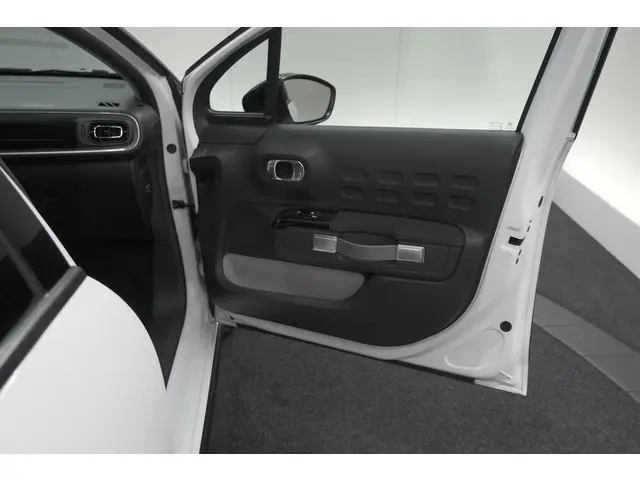 Citroën C3 PureTech 110 S&S Shine 2020 Benzine 62