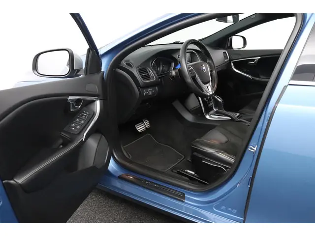 Volvo V40 2.0 D2 R-Design 2016 Diesel 7