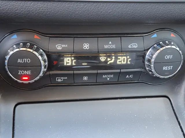 Mercedes-Benz GLA 200 Prestige 2017 Benzine 29