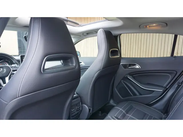 Mercedes-Benz GLA 200 157pk Ambition 2014 Benzine 23