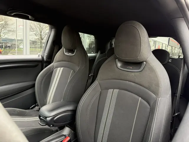 MINI Cooper 1.5 John Cooper Works 2019 Benzine 21