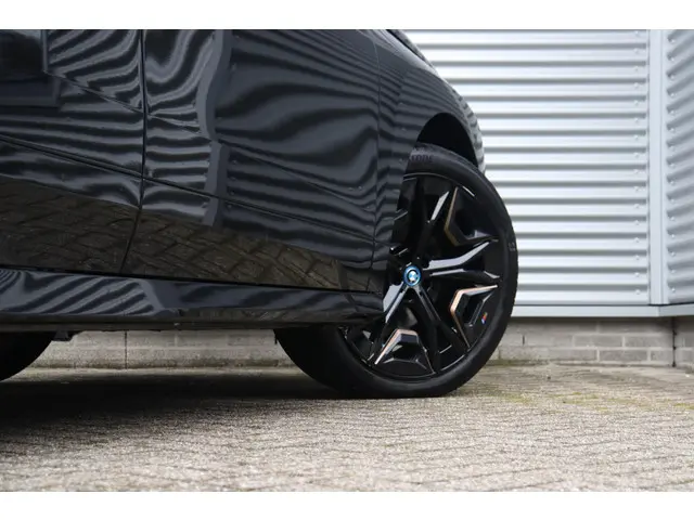BMW iX xDrive40 2023 Elektrisch 7