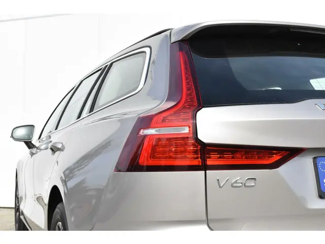 Volvo V60 B4 Core #CityWeaveBekleding 2022 Benzine 13