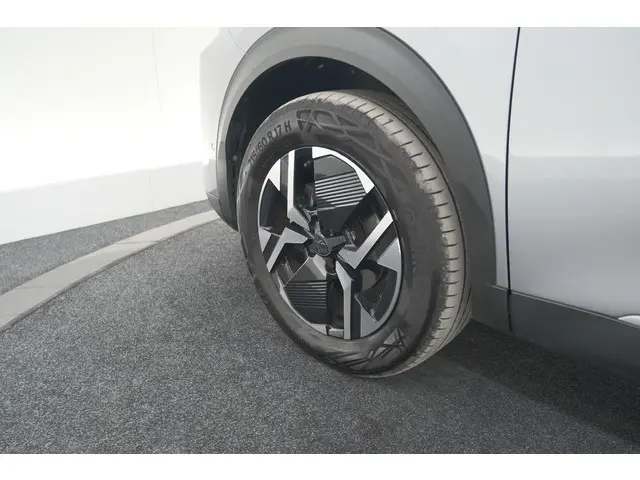 Peugeot 2008 PureTech 130 EAT8 GT 2024 Benzine 19