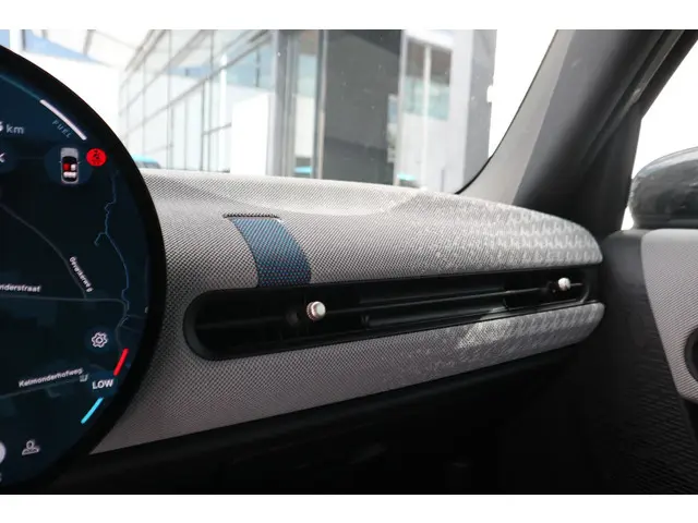 MINI 5-Deurs Cooper C 2024 Benzine 16