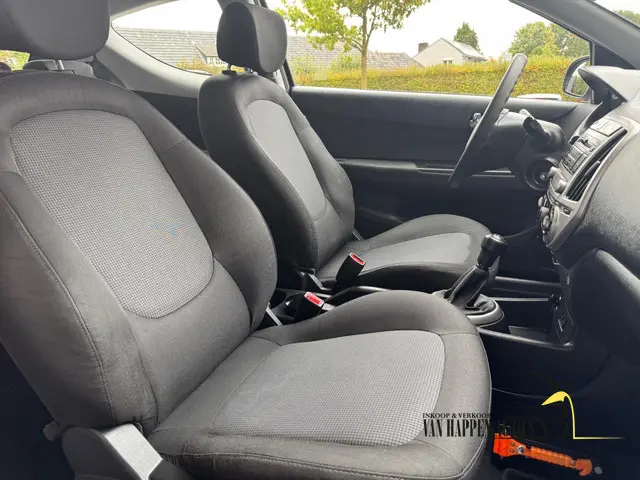 Hyundai i20 1.2i First Edition / APK 10-2026 2013 Benzine 7