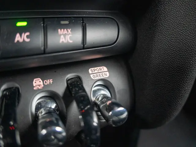 MINI 5-Deurs Cooper 2022 Benzine 21