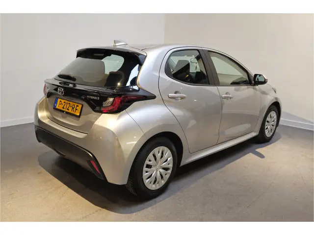 Toyota Yaris 1.5 Hybrid Active 2022 Hybride Benzine 8
