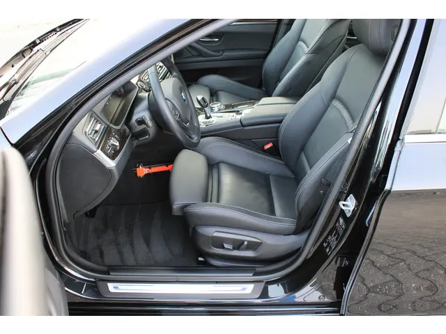 BMW 5 Serie 520i Executive 2014 Benzine 30