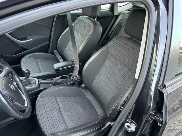 Opel Astra NOTCHBACK BA2H4EHTA5 2014 Benzine 10