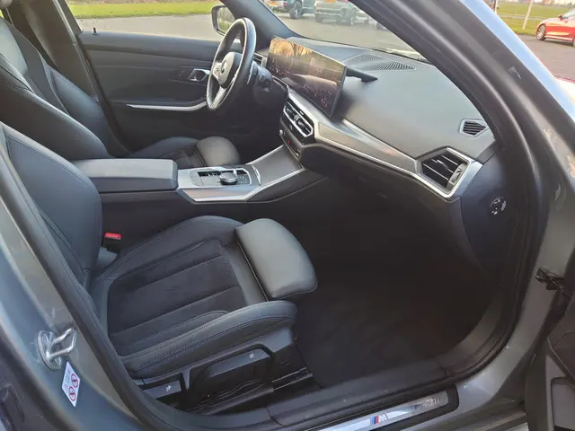 BMW 3 Serie Touring 320i 2023 Benzine 13