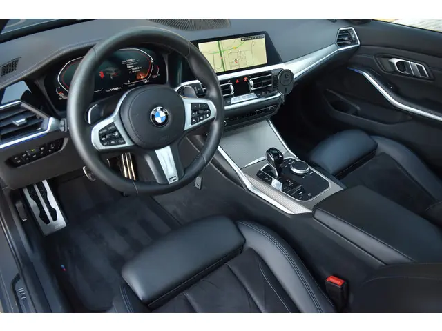 BMW 3 Serie Touring 320i Business Edition 2022 Benzine 11