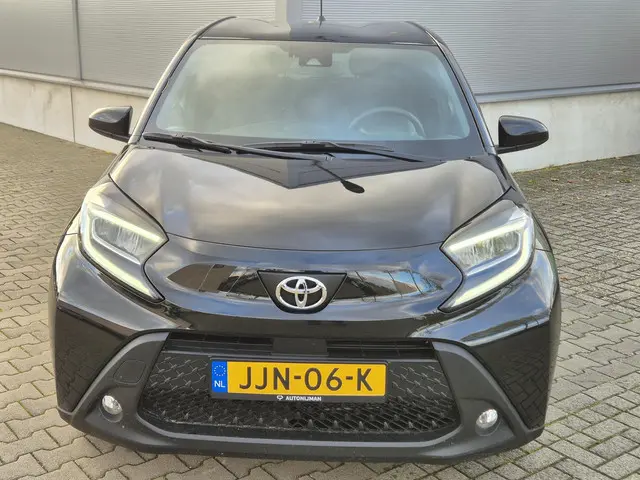 Toyota Aygo X 1.0 VVT-i S-CVT first 2025 Benzine 30