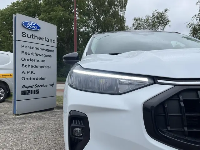 Ford Kuga 2.5 PHEV Active X 2024 Hybride Benzine 37