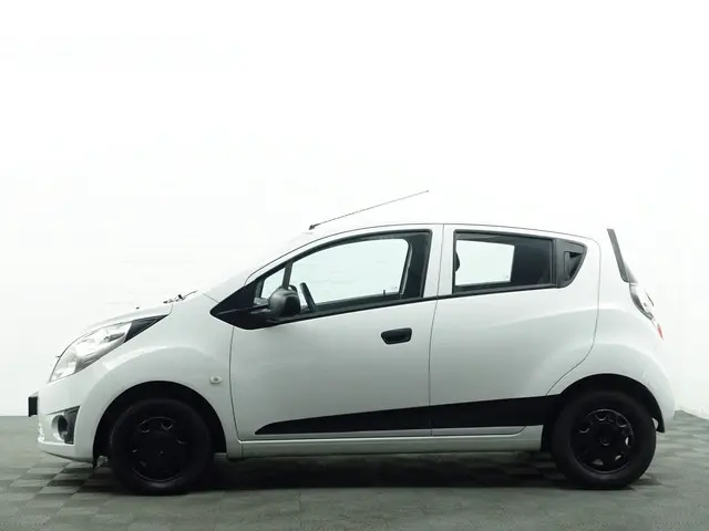 Chevrolet Spark 1.0 16V 5 deurs super zuinig! 2012 Benzine