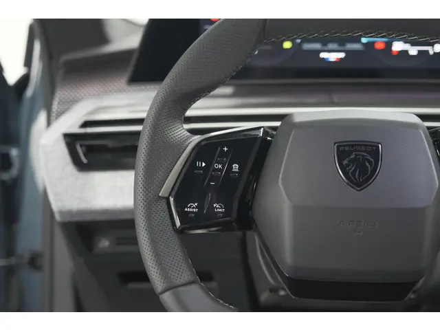 Peugeot 3008 1.2 Hybrid 145 GT 2025 Hybride Benzine 32