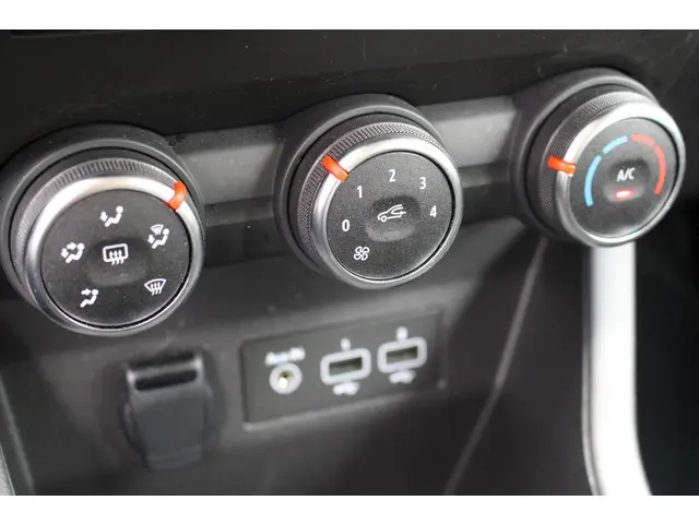 Renault Clio 1.0 TCe 90 Equilibre 2023 Benzine 12