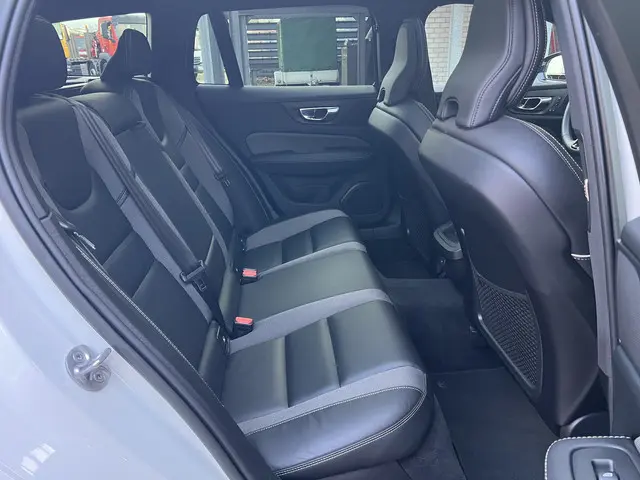 Volvo V60 2.0 B3 Plus Dark 2022 Hybride Benzine 40